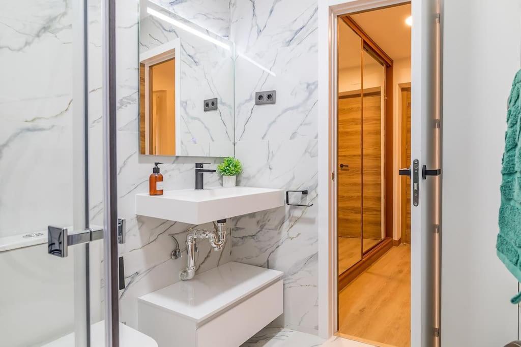 Apartamento Reformado Y Tranquilo Junto A Gran Via Madryt Zewnętrze zdjęcie