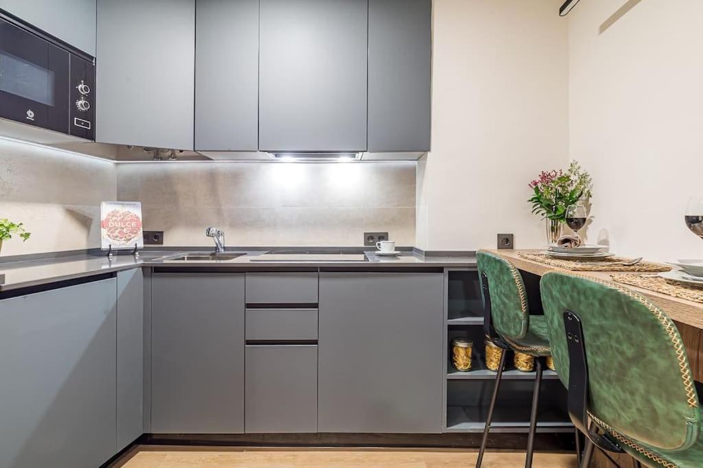 Apartamento Reformado Y Tranquilo Junto A Gran Via Madryt Zewnętrze zdjęcie